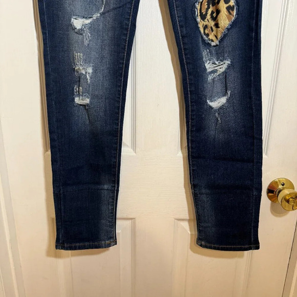 Kancan Vienna Mid-Rise Super Skinny Leopard Patch Jeans - Picture 5 of 15